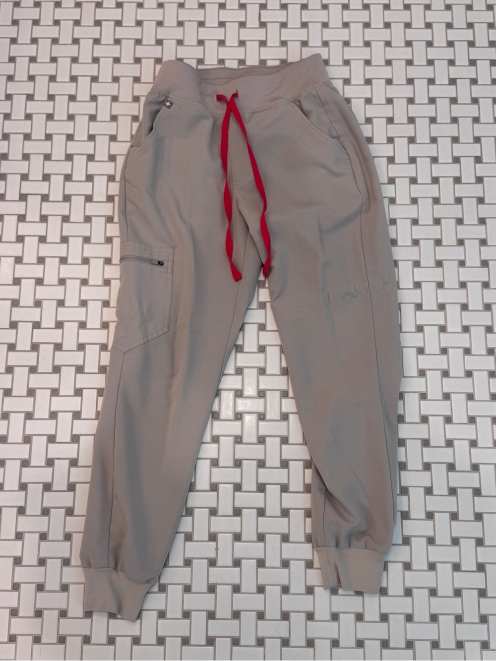 FIGS Beige Scrub Set Top: XXS Pants: XSP - Picture 4 of 4